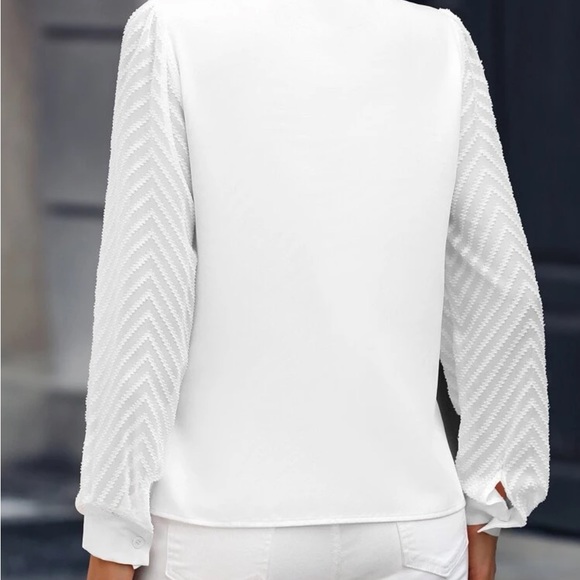 New white notched neck long sleeve top - Picture 5 of 5